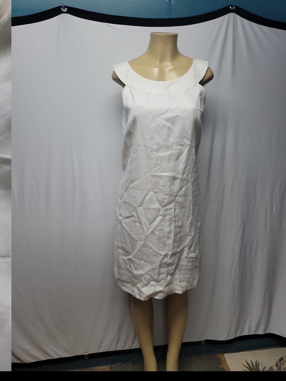 Karen Kane White Sleeveless Shift Dress